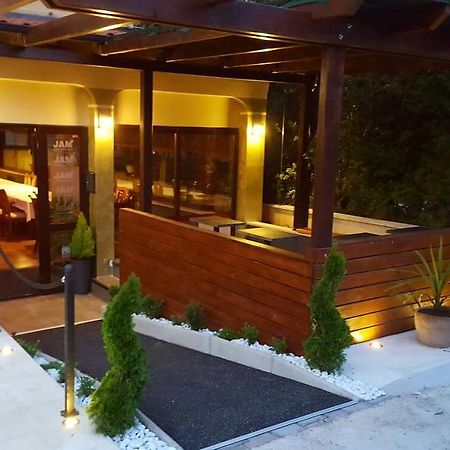 Villa Cezar Kastel Luksic ภายนอก รูปภาพ