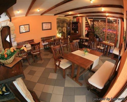 Villa Cezar Kastel Luksic ร้านอาหาร รูปภาพ