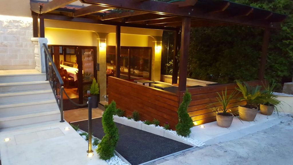 Villa Cezar Kastel Luksic ภายนอก รูปภาพ