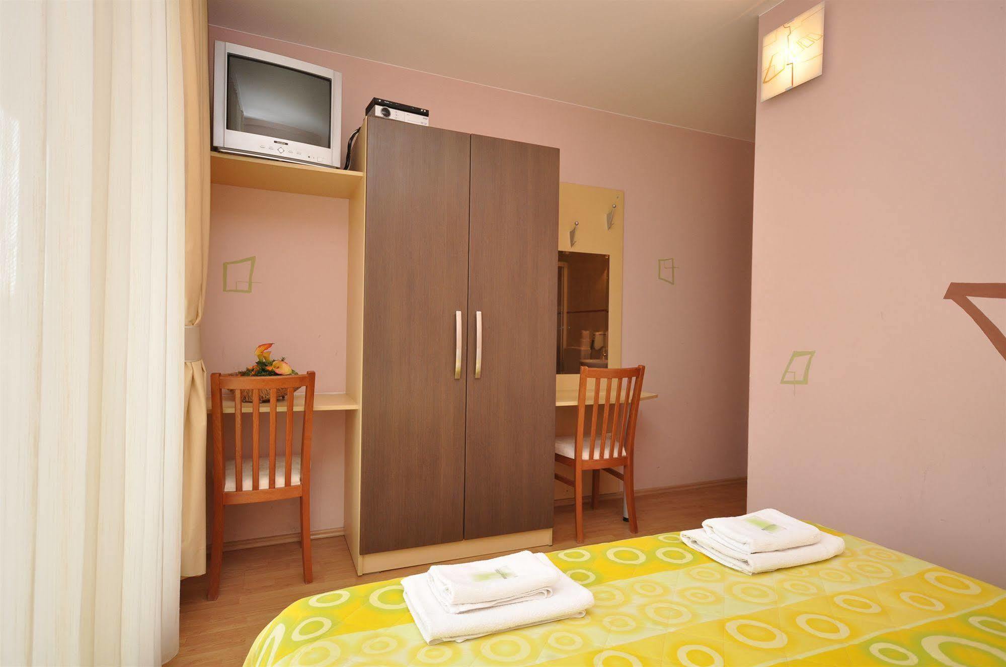 Villa Cezar Kastel Luksic ภายนอก รูปภาพ