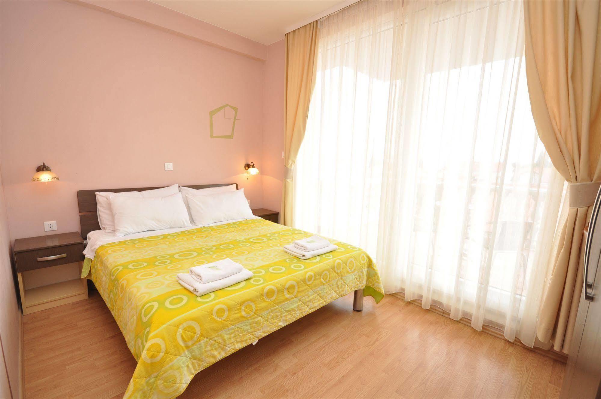 Villa Cezar Kastel Luksic ภายนอก รูปภาพ