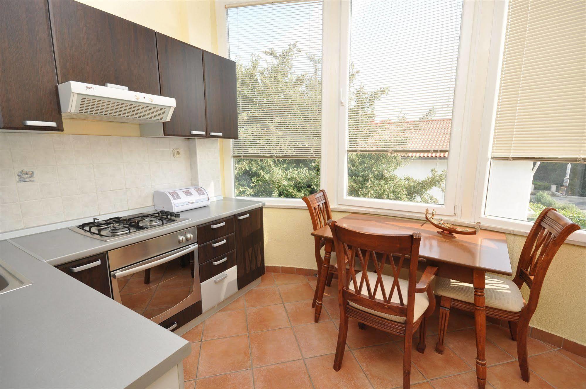 Villa Cezar Kastel Luksic ภายนอก รูปภาพ