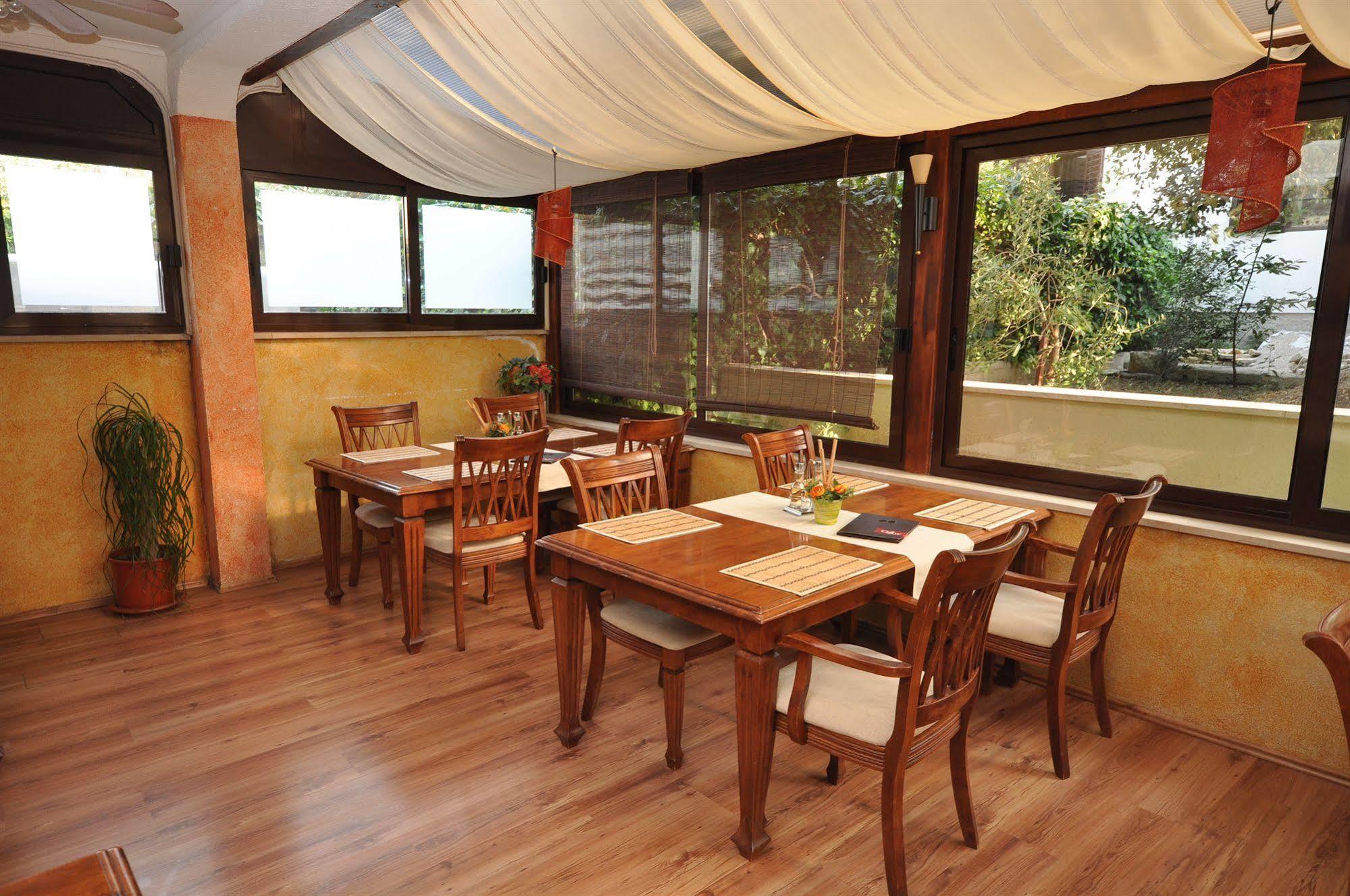 Villa Cezar Kastel Luksic ภายนอก รูปภาพ